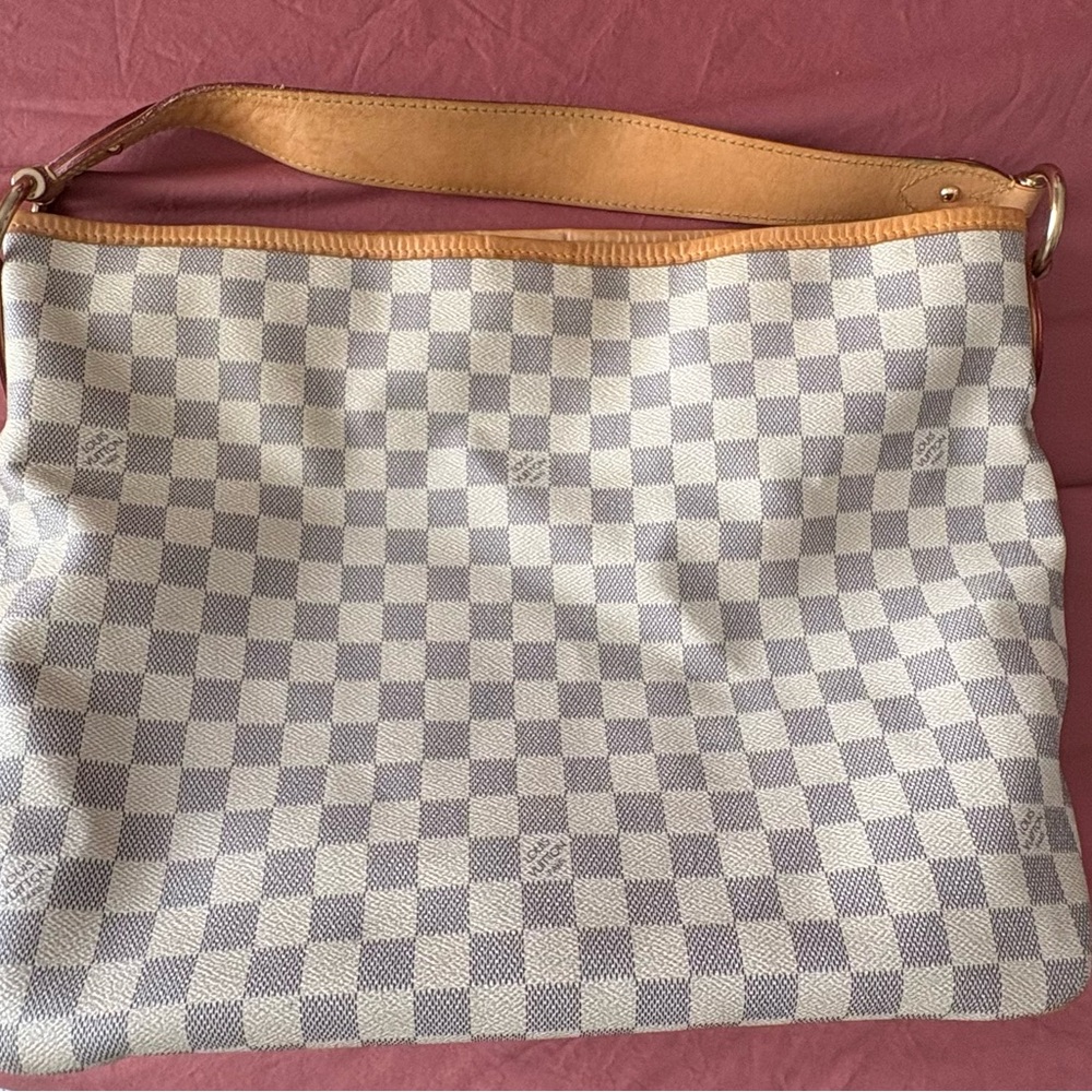 Louis Vuitton Gray and Tan Shoulder Bag with Iconic Design - Picture 11 of 11